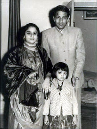 Shah Rukh Khan's Parents And His Sister's Childhood Photo