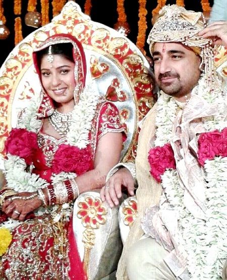 Sunidhi Chauhan and Hitesh Sonik's marriage picture