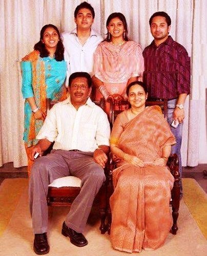 fahadh-faasil-with-his-family