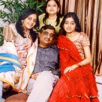 Ashni Biyani With Her Parents and Sister Avni
