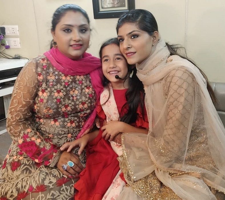 Aakriti Sharma with Sufi singers Nooran Sisters
