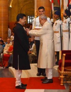 Ujjwal Nikam receiving Padma Shri from Pranab Mukherjee