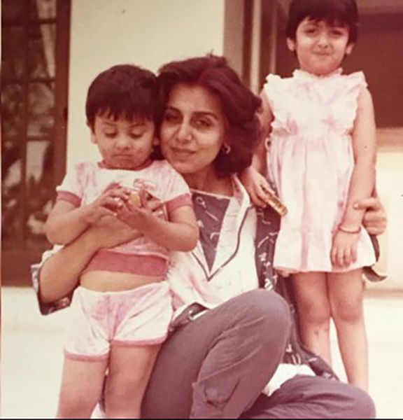 Riddhima Kapoor Sahni As a Child with Ranbir Kapoor and her Mother