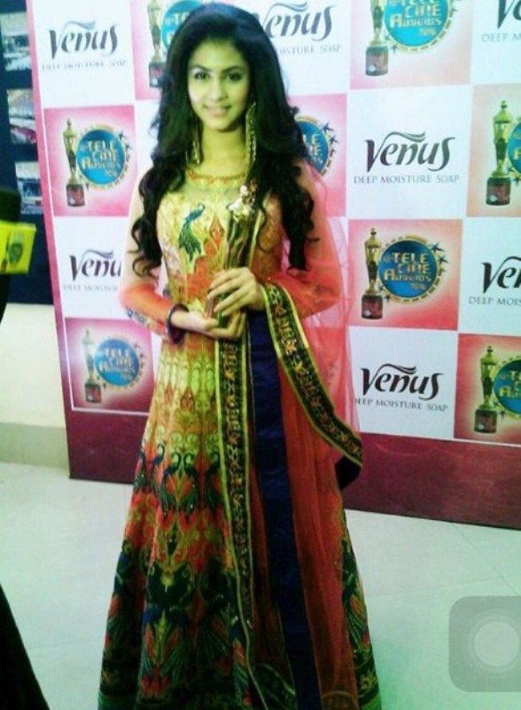 Rittika Sen Posing with her Tele Cine Award